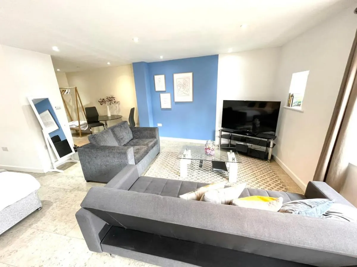 Koala & Tree - Massive Studio Apartment Centric Location - Short Lets & Serviced Accommodation Cambridge Cambridge (Cambridgeshire)