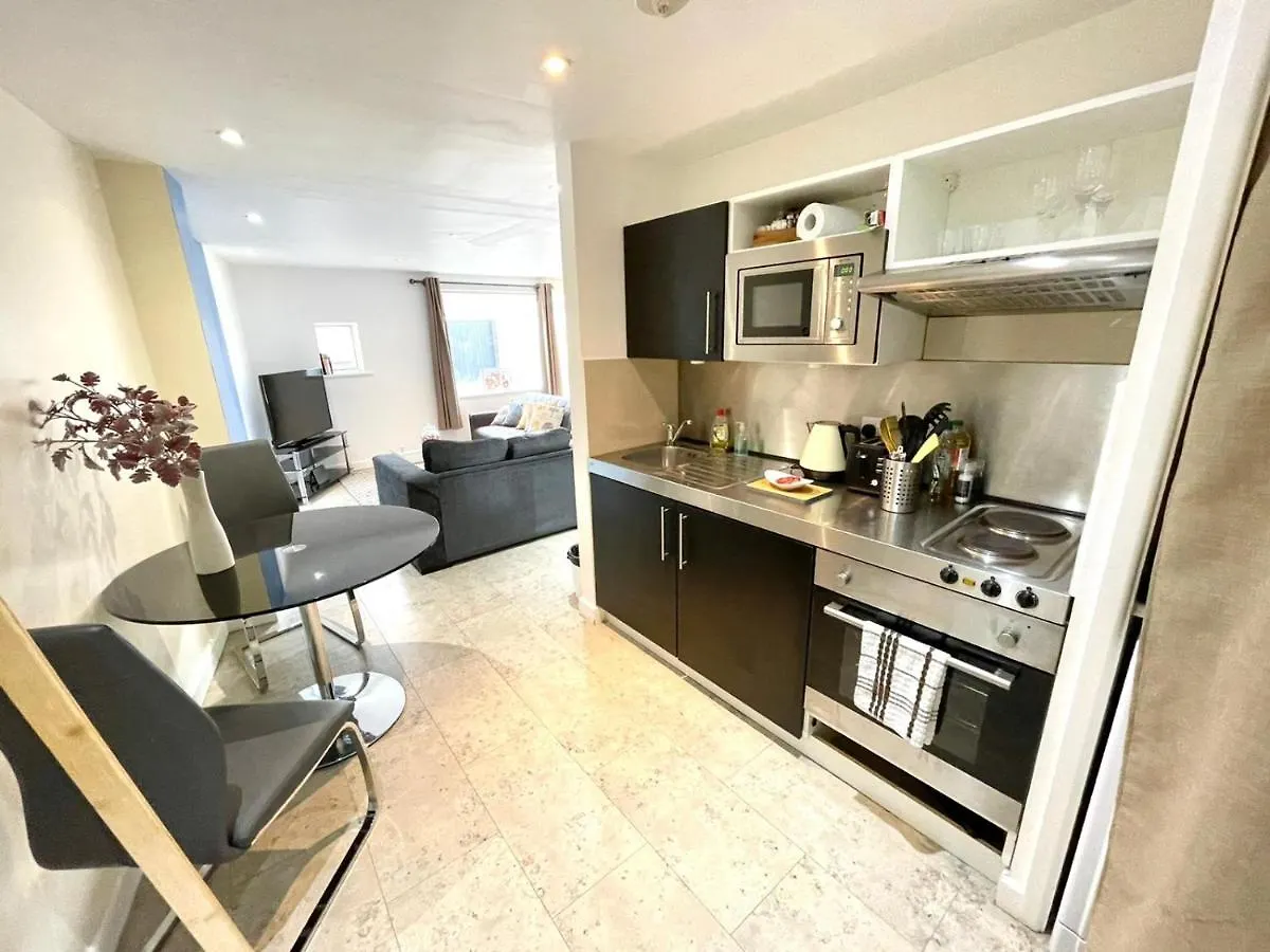Koala & Tree - Massive Studio Apartment Centric Location - Short Lets & Serviced Accommodation Cambridge United Kingdom