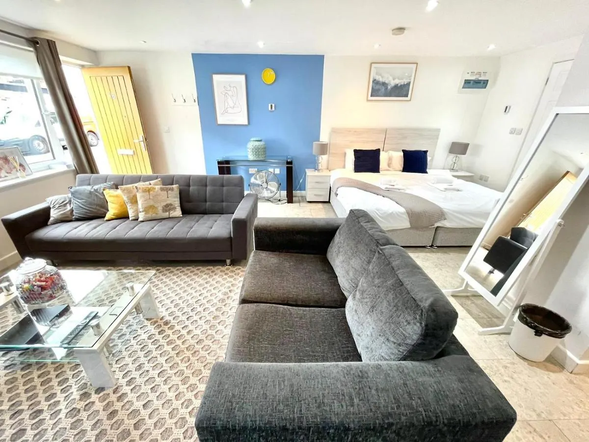 Koala & Tree - Massive Studio Apartment Centric Location - Short Lets & Serviced Accommodation Cambridge United Kingdom