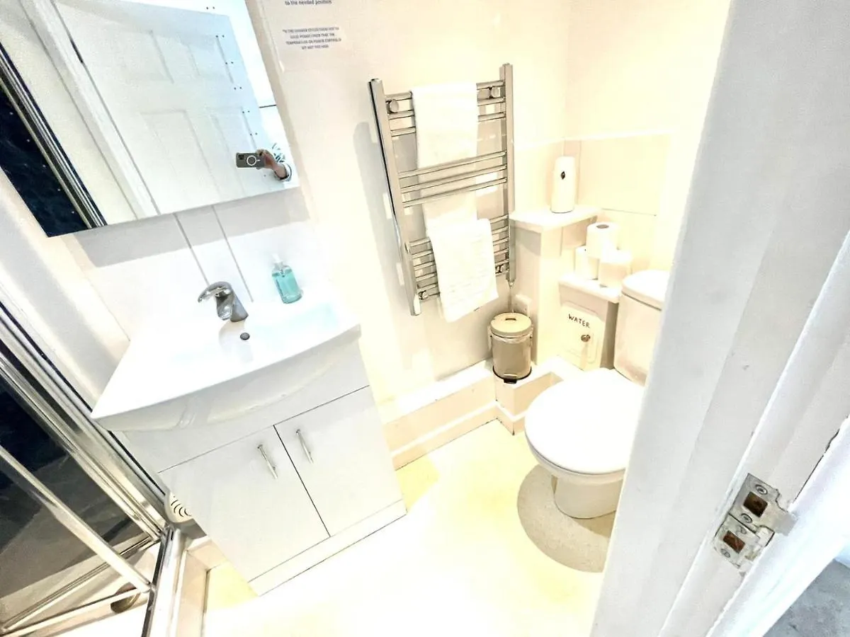 Koala & Tree - Massive Studio Apartment Centric Location - Short Lets & Serviced Accommodation Cambridge United Kingdom