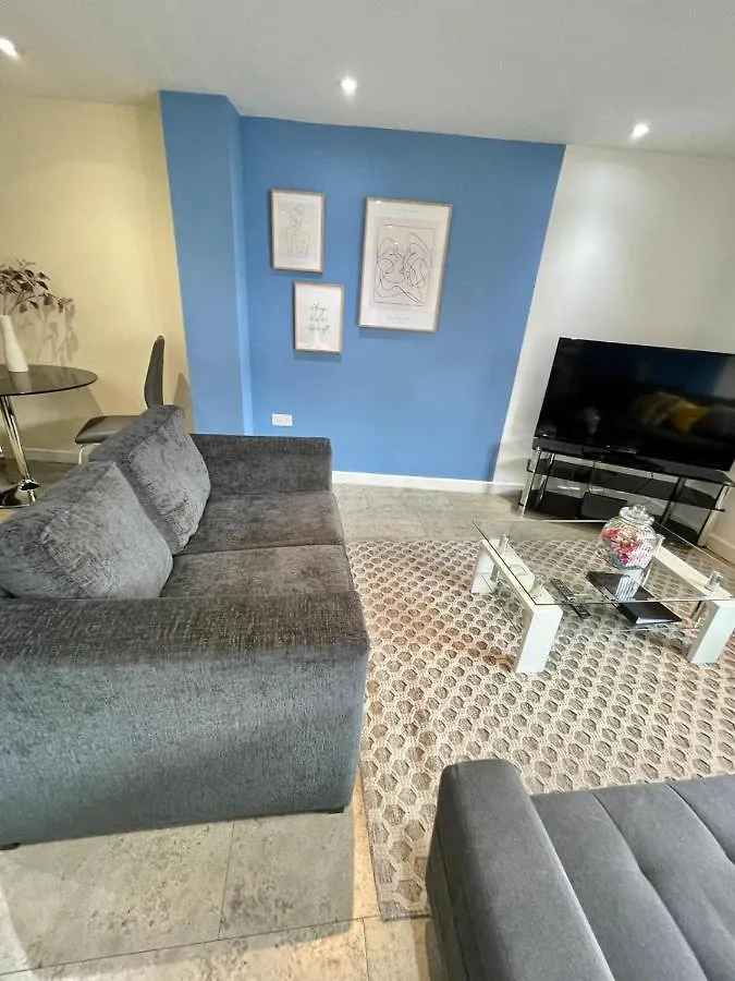 Koala & Tree - Massive Studio Apartment Centric Location - Short Lets & Serviced Accommodation Cambridge  Cambridge (Cambridgeshire)