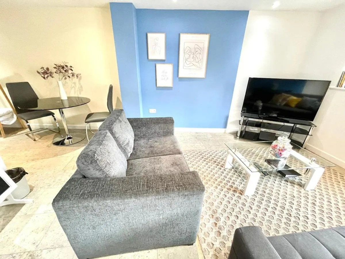 Koala & Tree - Massive Studio Apartment Centric Location - Short Lets & Serviced Accommodation Cambridge Cambridge (Cambridgeshire)